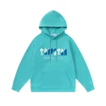 Bluza z kapturem i niebieskim logo trapstar
