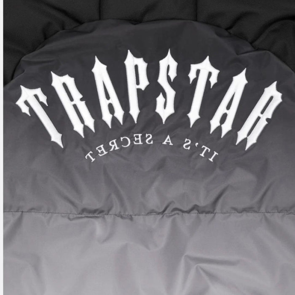trapstar-irongate-hooded-puffer-2-0-jacket-black-gradient-2